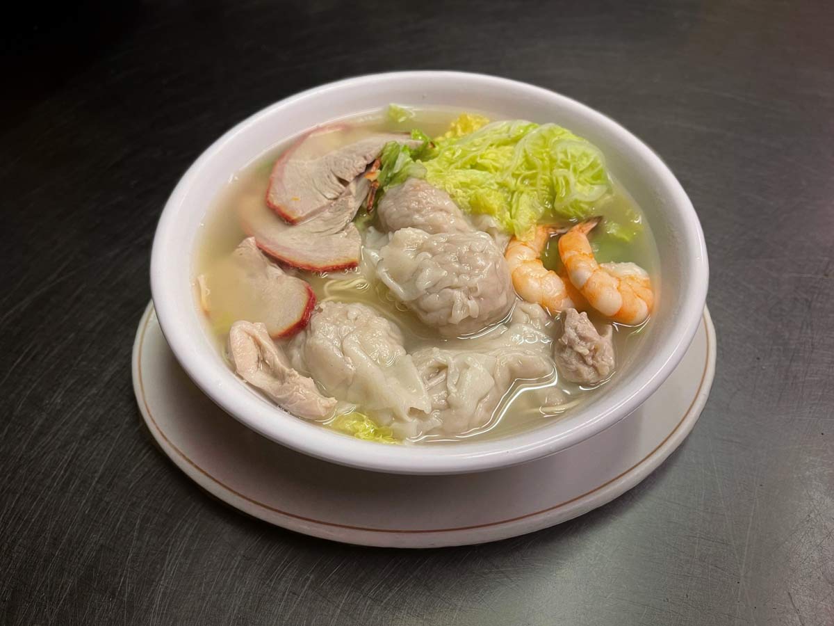 Deluxe Wonton Soup Noodle Deluxe Wonton Soup Noodle